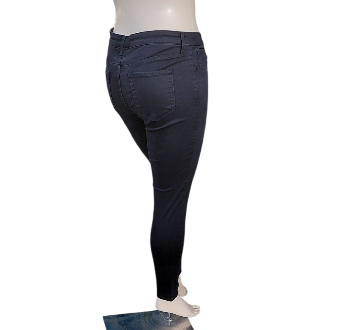 666643.....Women's Preowned  Navy Rockstar Super Skinny Jeans Size 14, W32, 27"Inseam 9"Rise