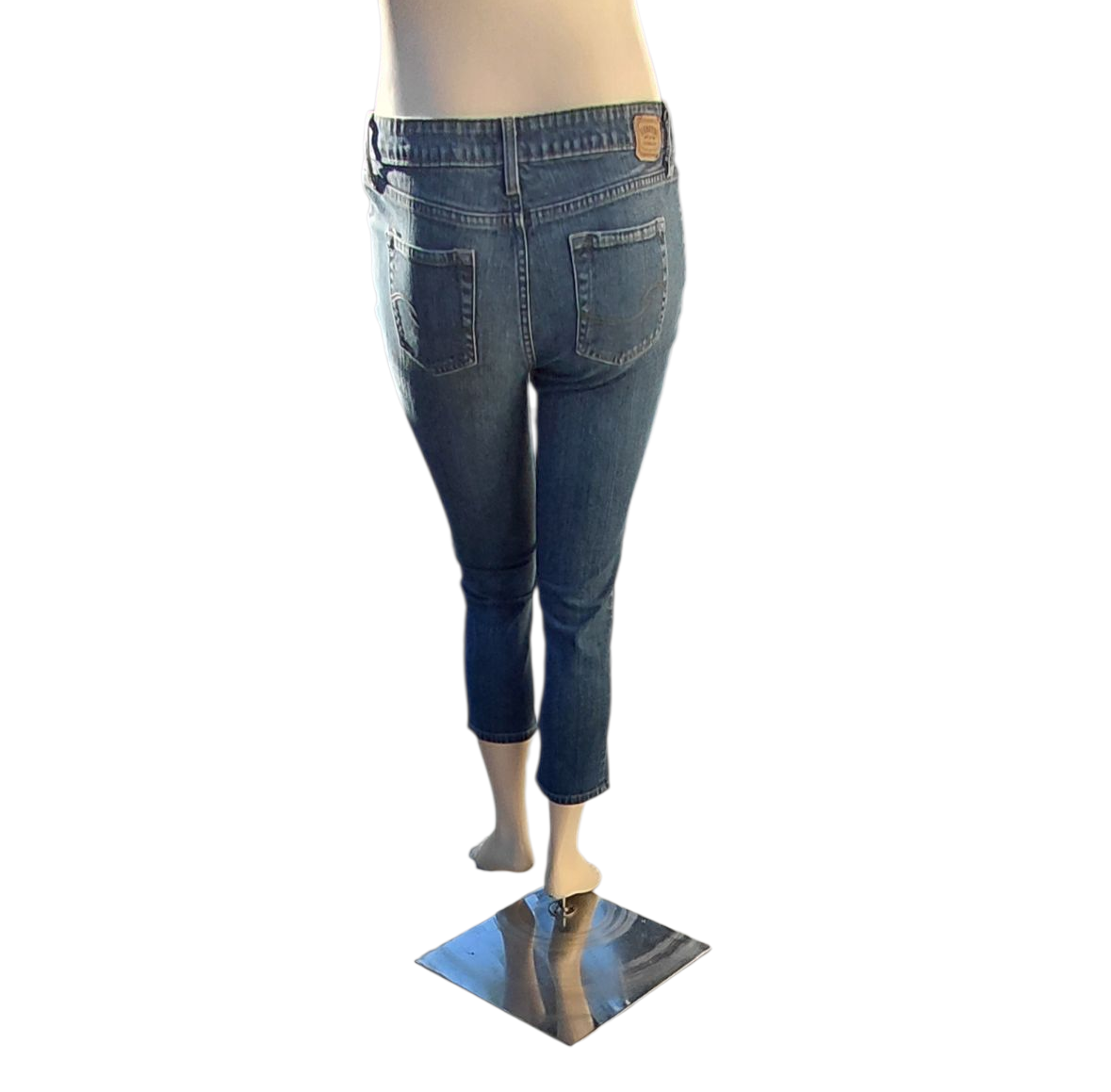 101414....Levis Ankle Crop Jeans Size Misses 12 Short