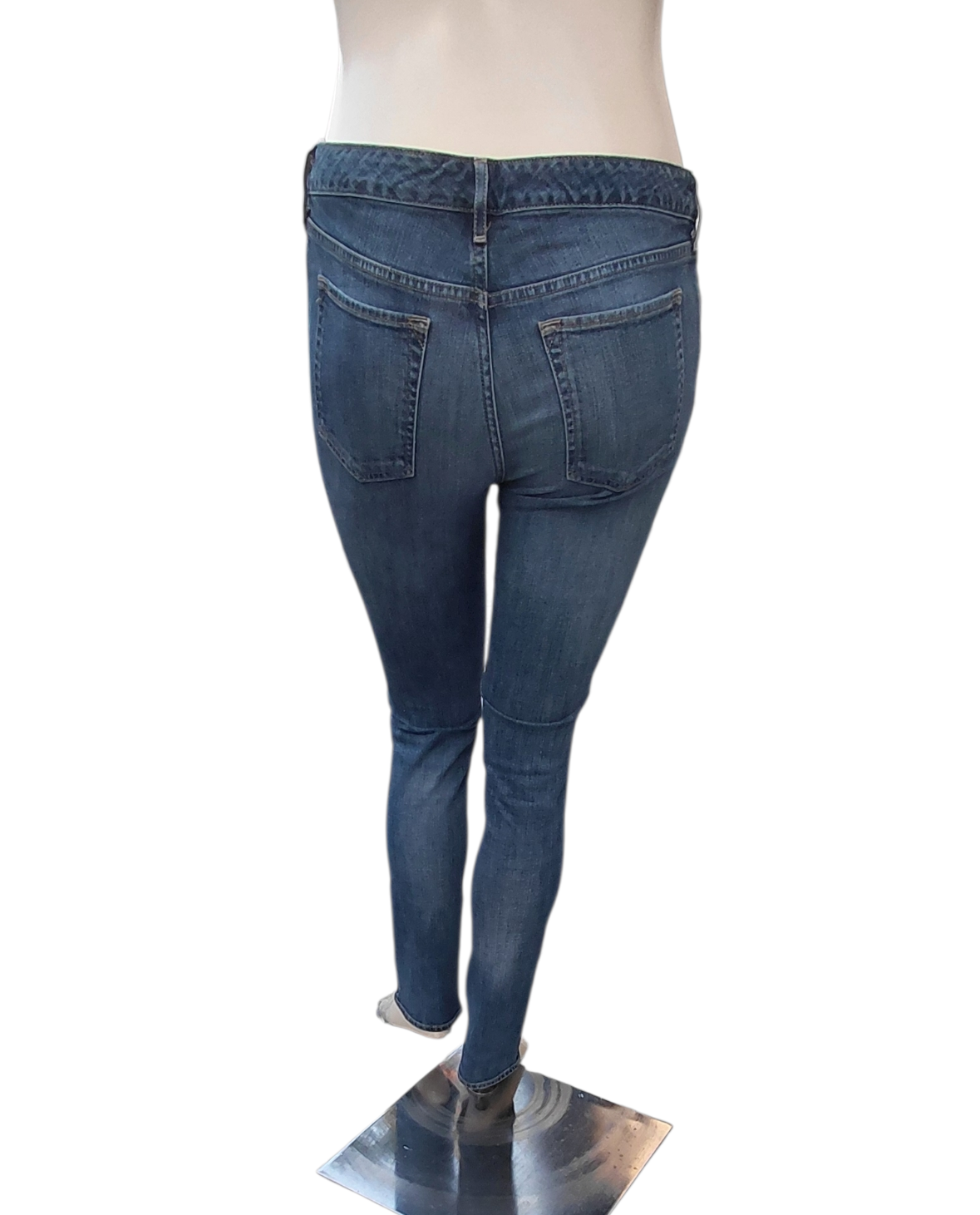 8234....Preowned Women's Eddie Bauer Jeans Size 8