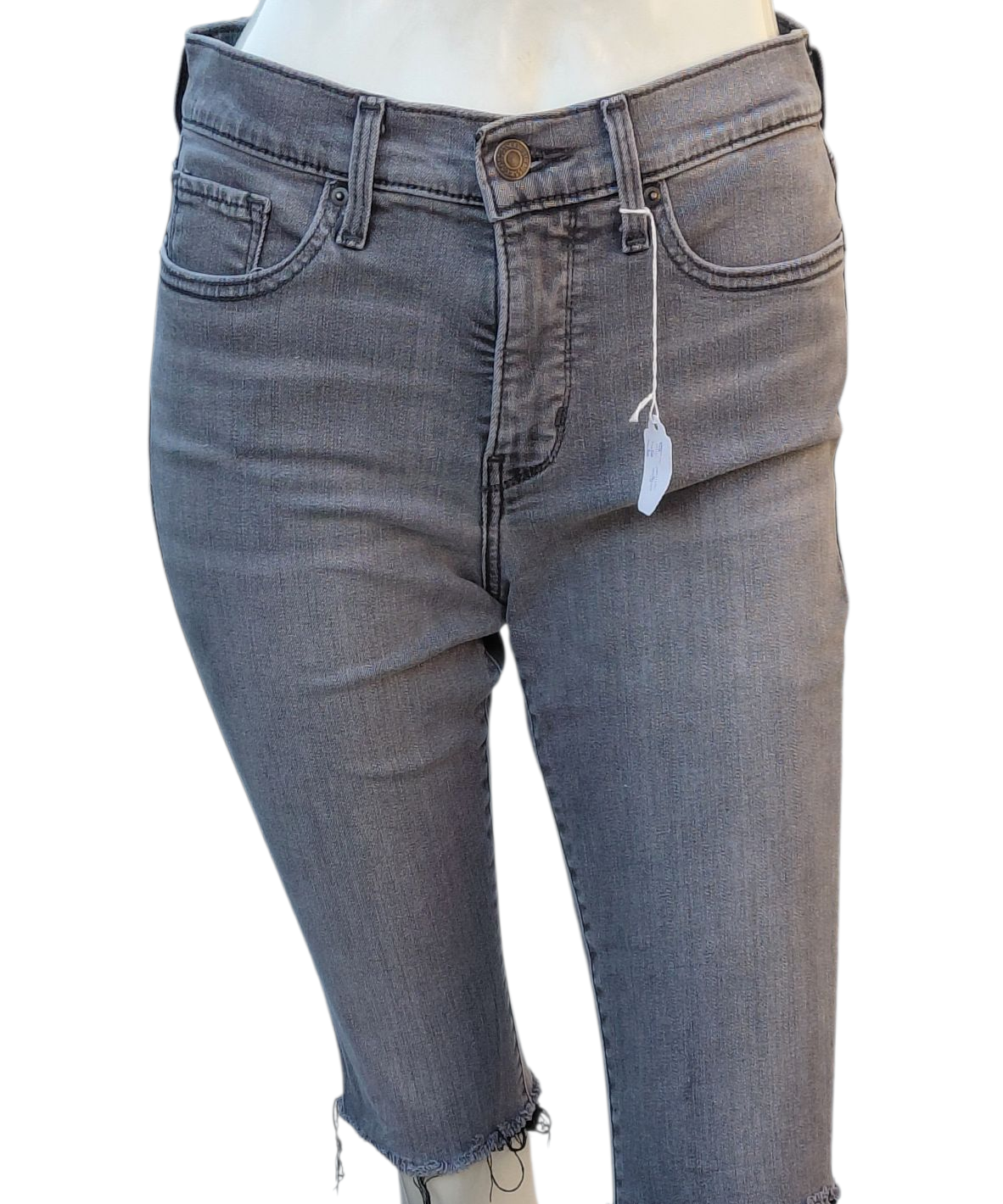 661941....Preowned Levi's Gray Shorts Size 29