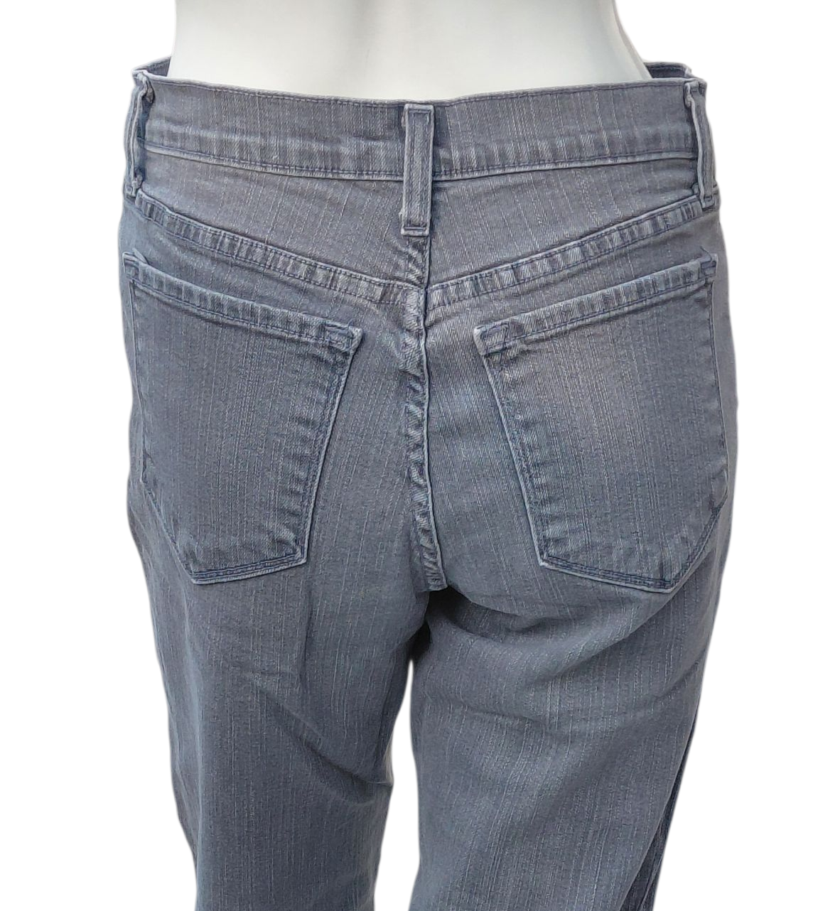 4455....Preowned Gray Ankle Crop Jeans Size 6