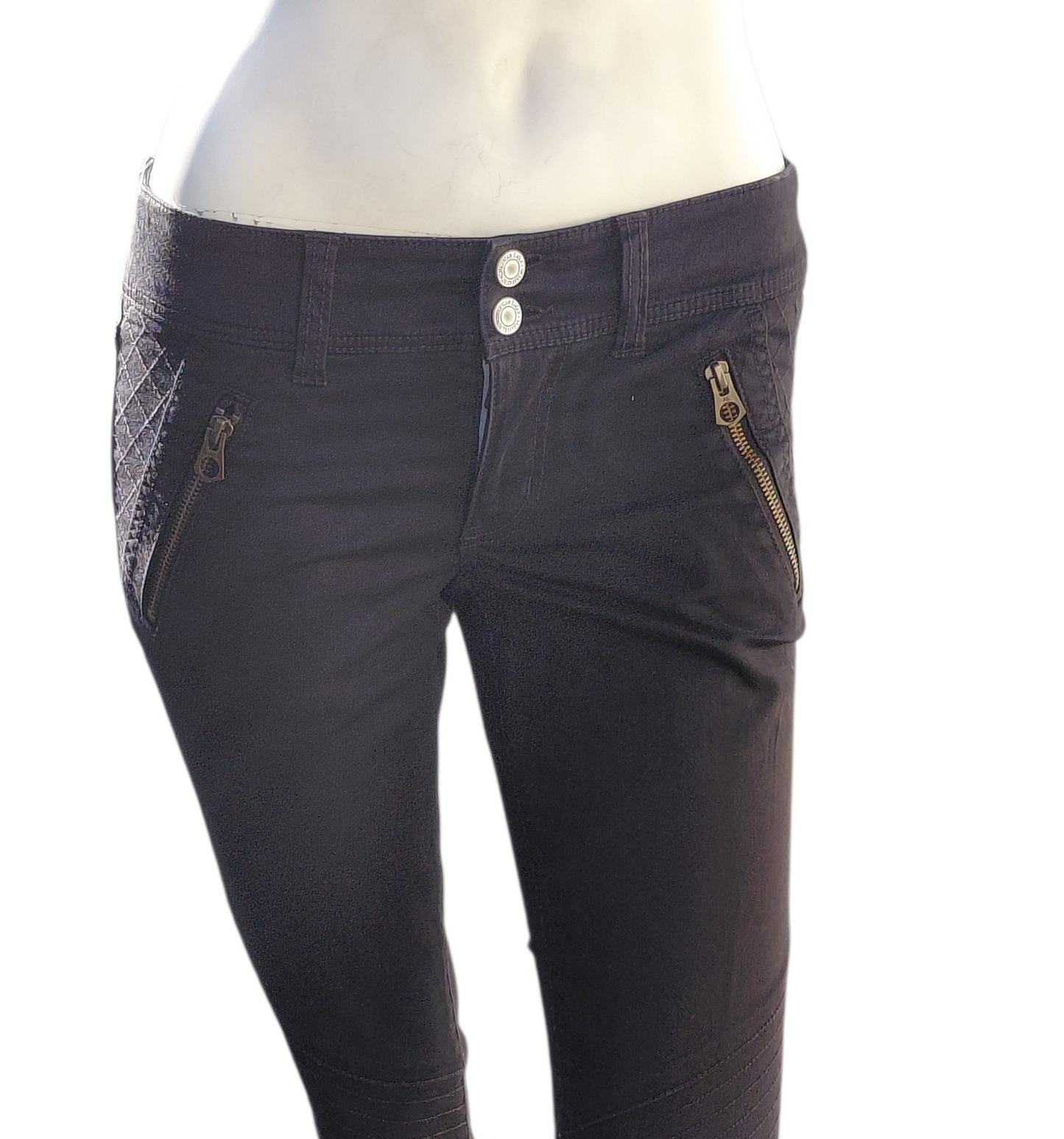 8167... American Eagle Outfitters Skinny Style Size 2, W28", 26" Inseam 7" Rise