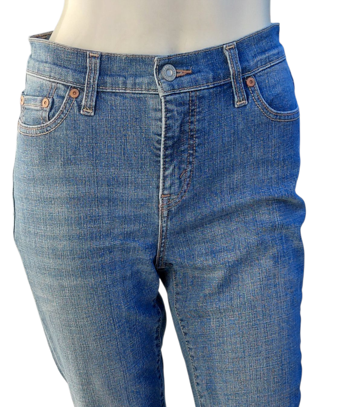 442615...Preowned Levis Perfectly Slimming Bootcut Size 6M