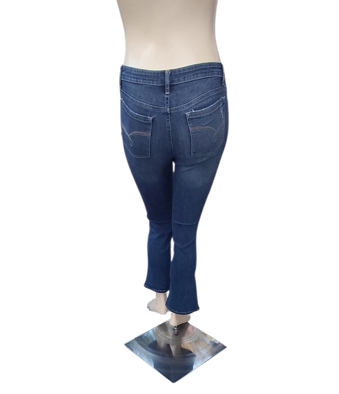 69721....Preowned Riders by Lee Mid-Rise Bootcut Size 10P, W30" 27"Inseam 9"Rise