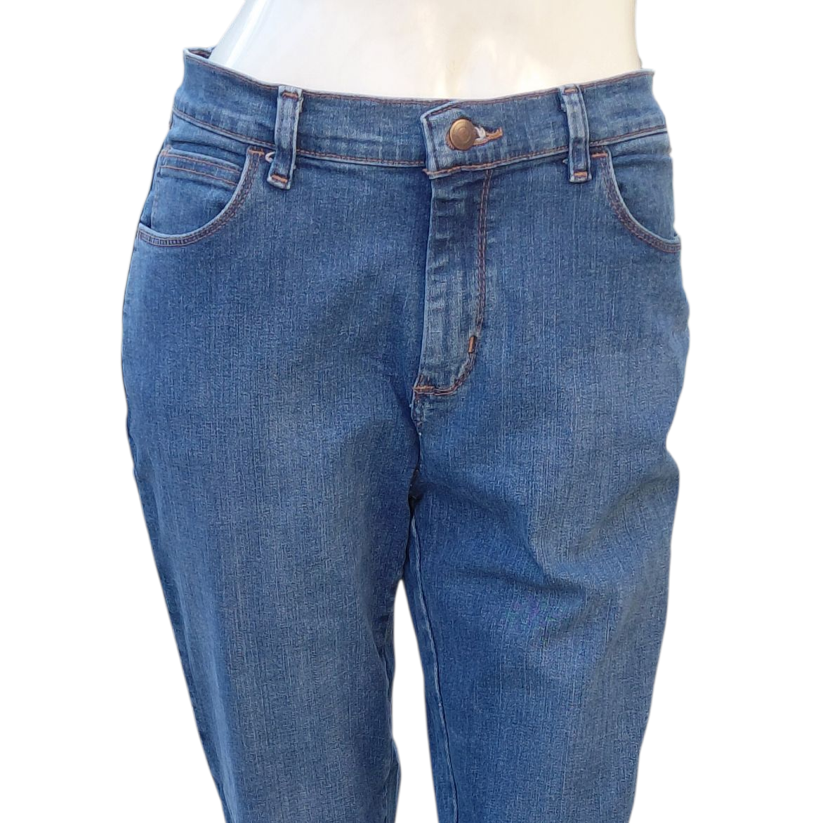 700384...Preowned Relaxed Straight leg Jeans Size 4P, W28"  27"Inseam  10"Rise