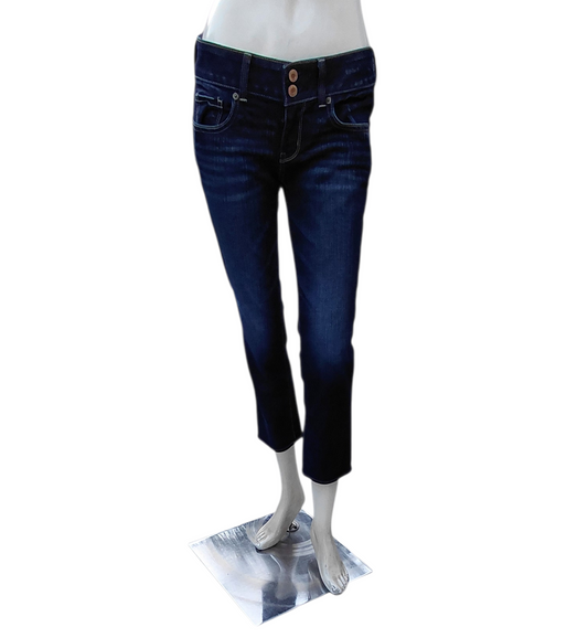 578121....American Eagle Size 4, W28", 23" Inseam 7" Rise