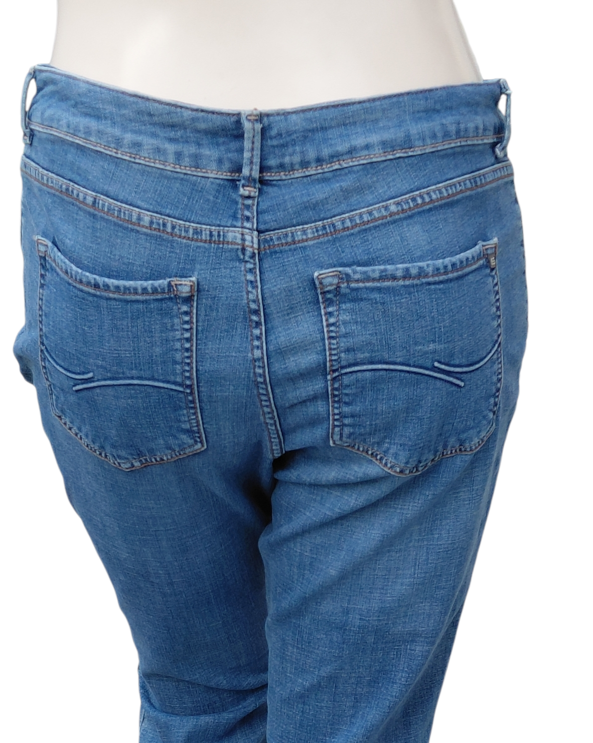 588428...Preowned Lee Modern Series Curvy Bootcut Size 18 Medium, W34" 30"Inseam 11"Rise