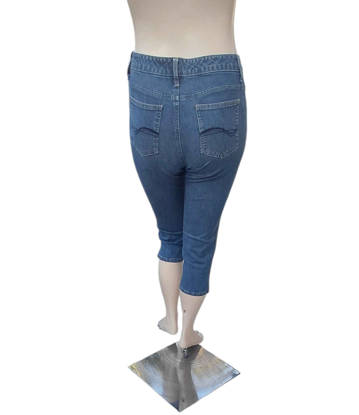 417713.....Lee Crop Jeans Size 12M, W29" 18"Inseam 9"Rise