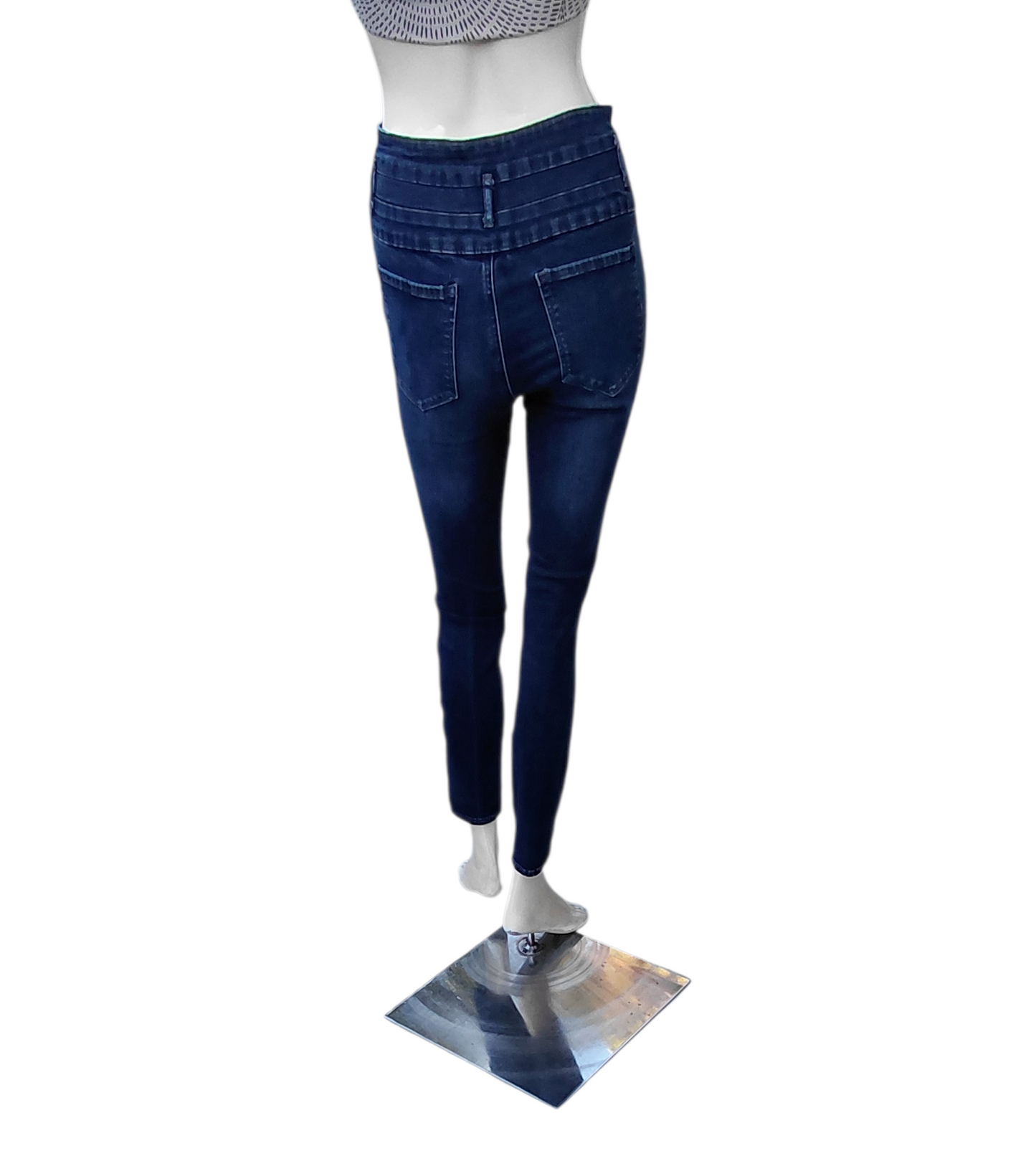 664142.....Refuge Skinny Jeans Size 6, W24" 27"Inseam 10"Rise