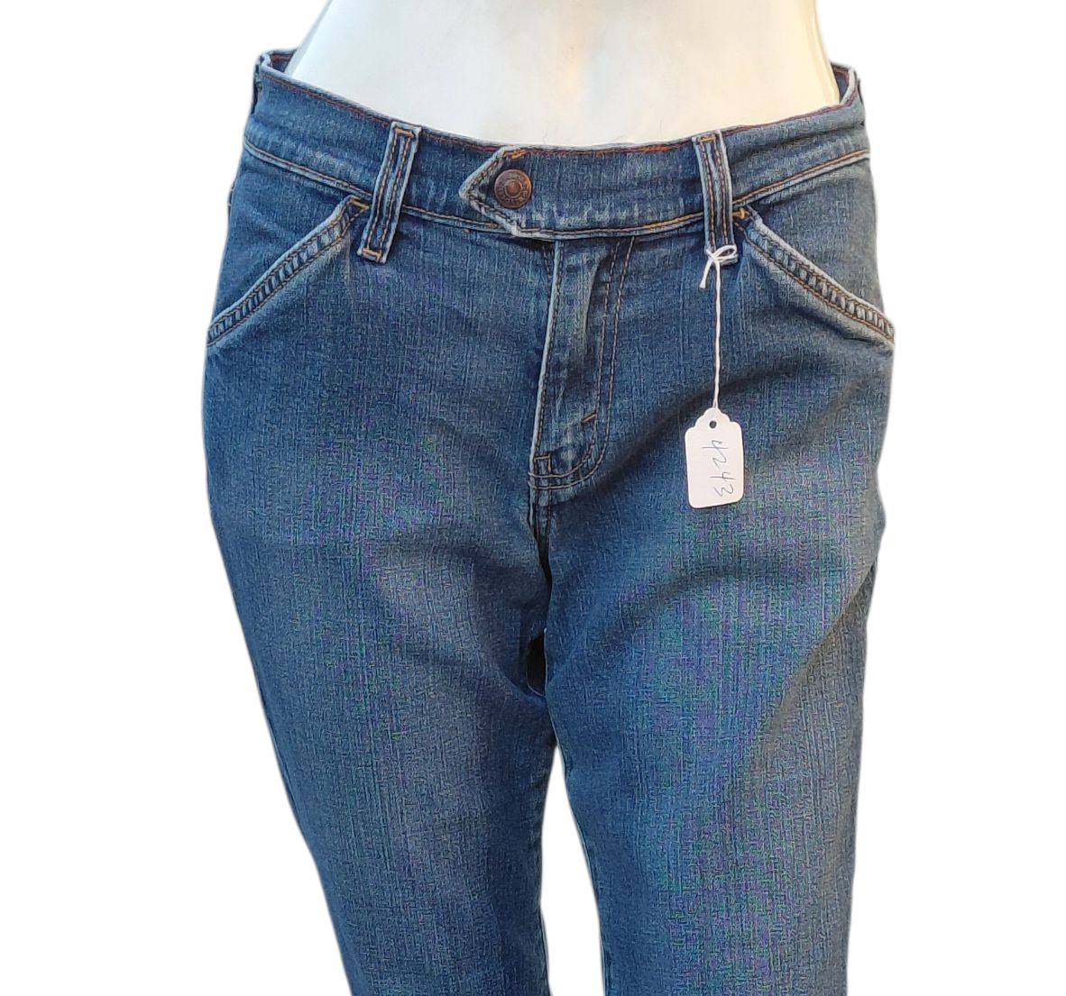 42435....Preowned Levis Strauss Crop Jeans Size Misses 4