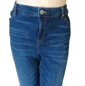 Sku 685946.....Torrid Boyfriend Straight leg Jeans Size 26R, Preowned and in Excellent Condition