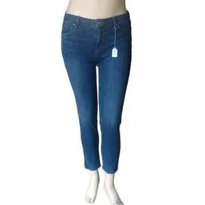 Sku 648632 JLO Straight leg Jeans Size 8, Preowned and in Excellent Condition