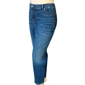 Sku 685946.....Torrid Boyfriend Straight leg Jeans Size 26R, Preowned and in Excellent Condition