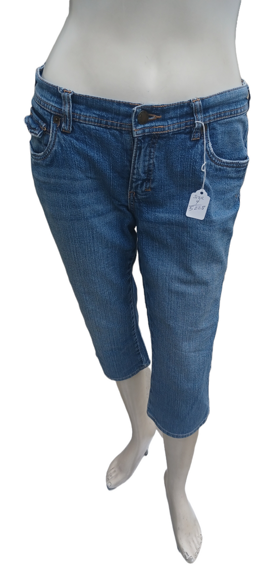 Sku 522811 PRE-OWNED.....Abercrombie & Fitch Crop Jeans size 4