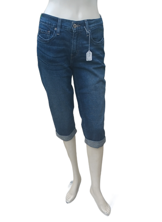 Sku 43235....PRE-OWNED Levi & Co. Crop Jeans Size 4
