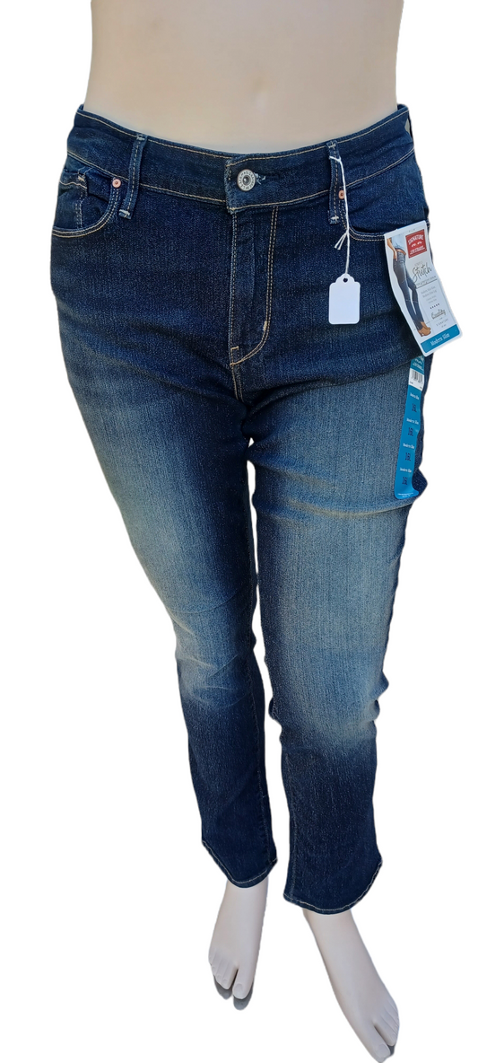 533635.....New Signature Levi Strauss Bootcut Jeans Size 16M