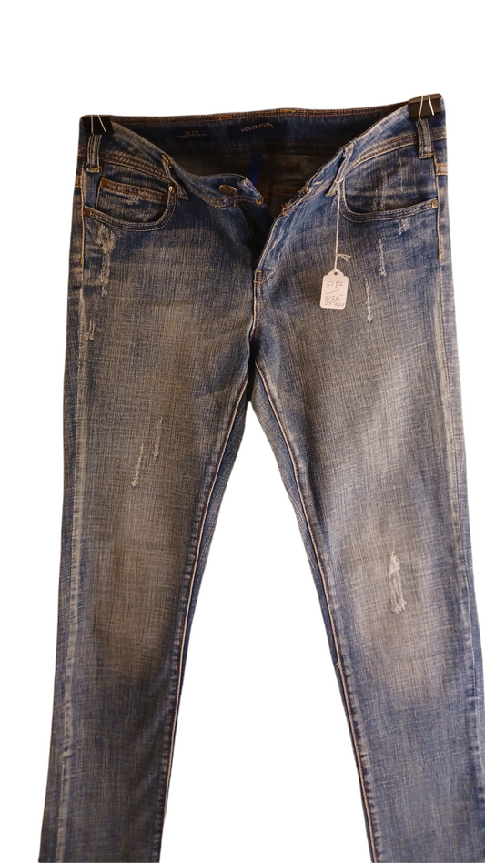 Sku 50821 PRE-OWNED......Vigoss Studio Straight Leg Jeans Size 35" Waist