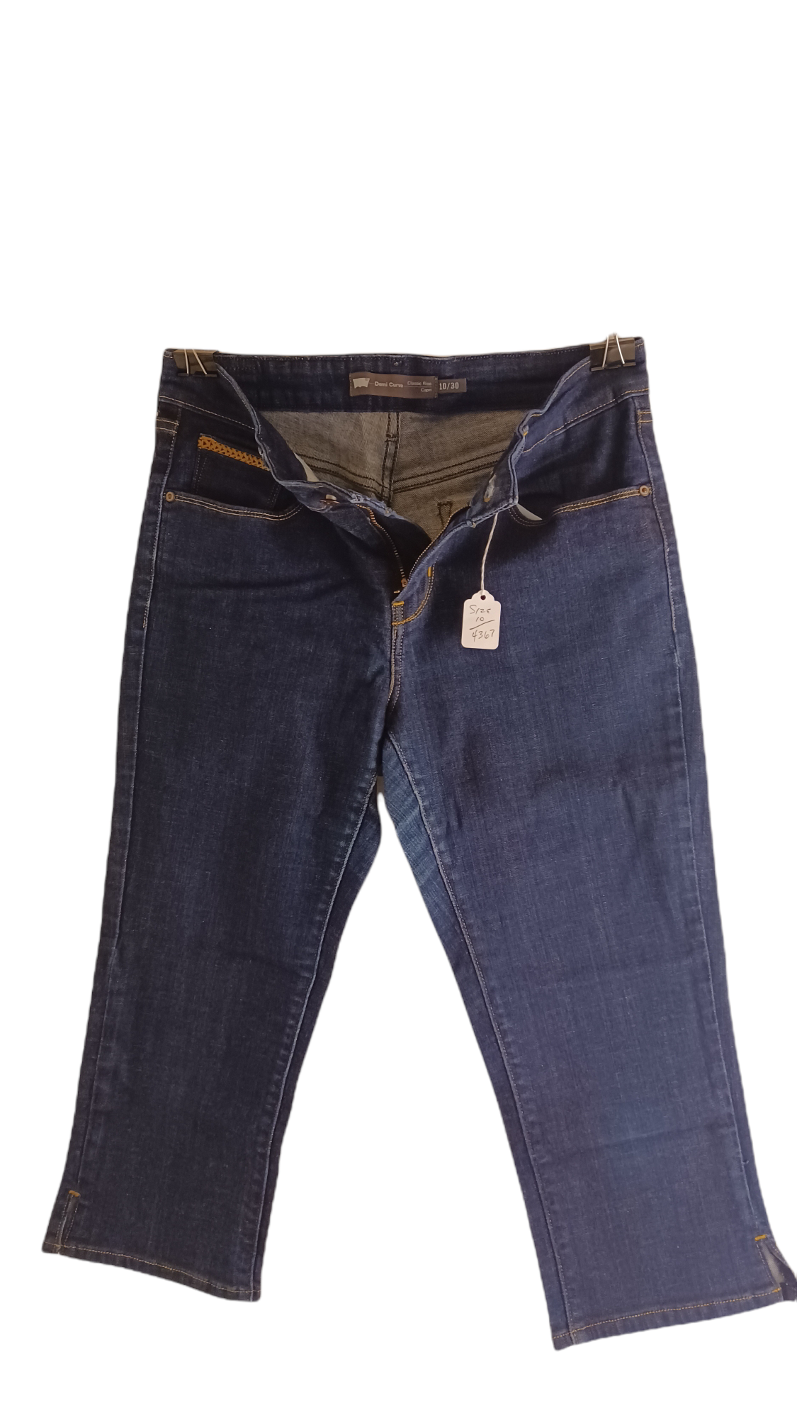 PRE-OWNED......Levi Demi Curve  Capri Jeans Size 10