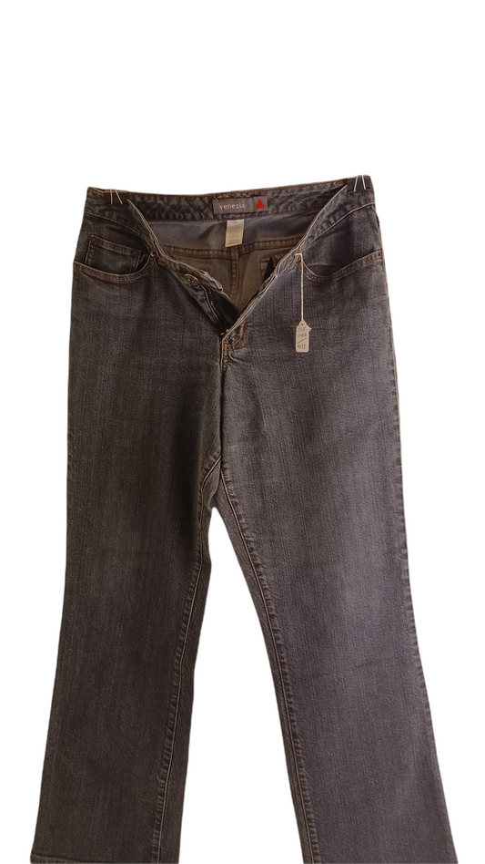 Sku 40738 PRE-OWNED......Venezia Bootcut Jeans Size 10Avg