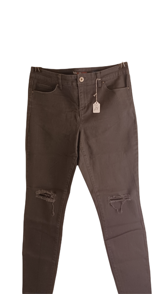Sku 52418 PRE-OWNED......Style&Co. Black Skinny Jeans Size 10