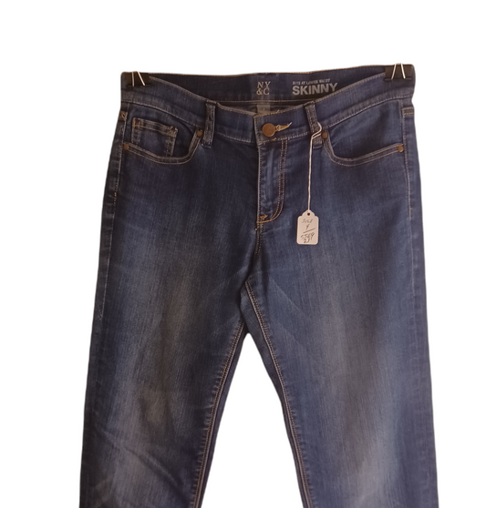 Sku 556921....Preowned NY&C Skinny Jeans Size 4