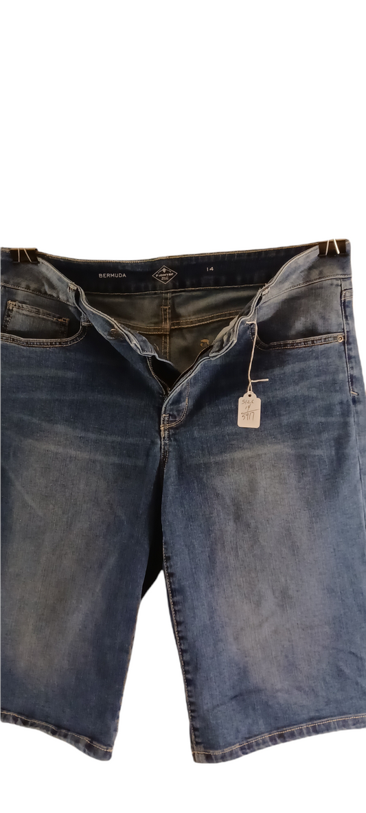 Sku 591730 PRE-OWNED....St. John's Bay Bermuda Shorts Size 14