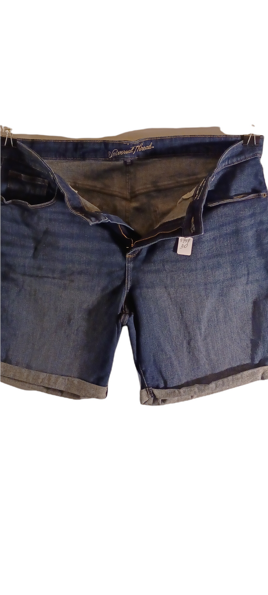 Sku 595930 PRE-OWNED....Universal Thread Jean Shorts Size 22WR