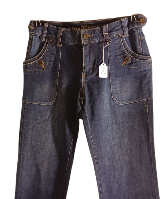 Sku 41739 PRE-OWNED....Simply Vera Vera Wang Straight Leg Jeans Size 2