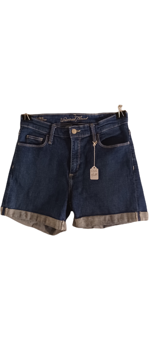 Sku 604418 PRE-OWNED...Universal Thread Jean Shorts Size 6/28R