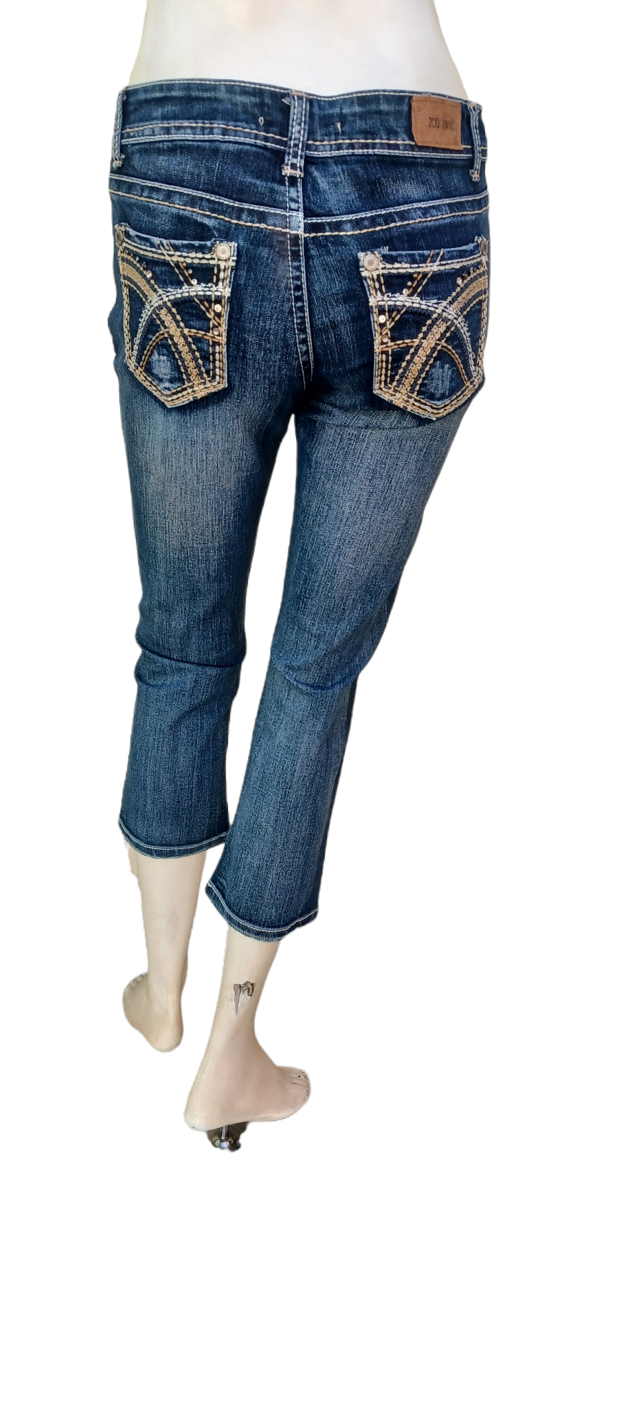 Sku 10607 PRE-OWNED...ZCO Crop Jeans Size 7